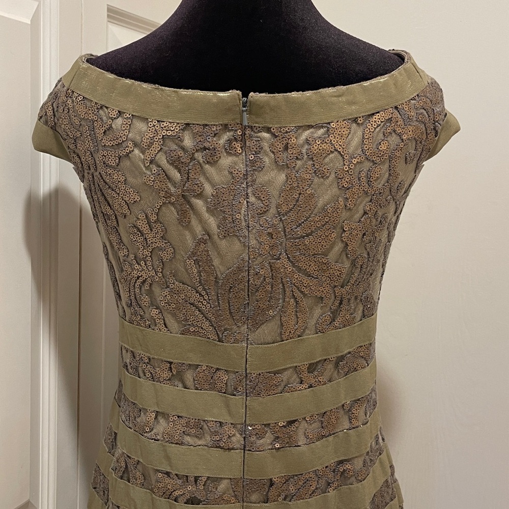 TADASHI SHOJI Elegant Gold Floral Gown - Picture 8 of 13